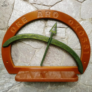 Altar Oxóssi - Imbúia com Oxé Verde